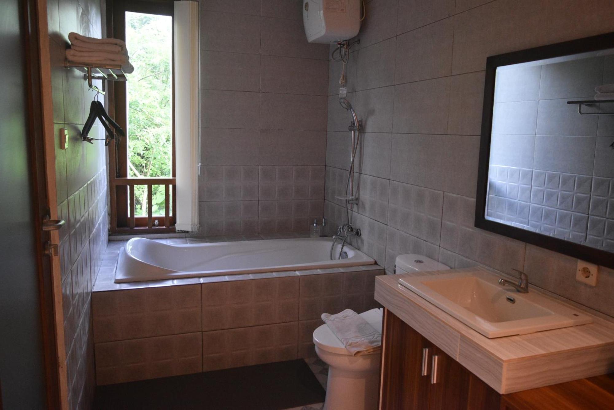 Ketut Joglo Guest House นูซาดูอา ภายนอก รูปภาพ