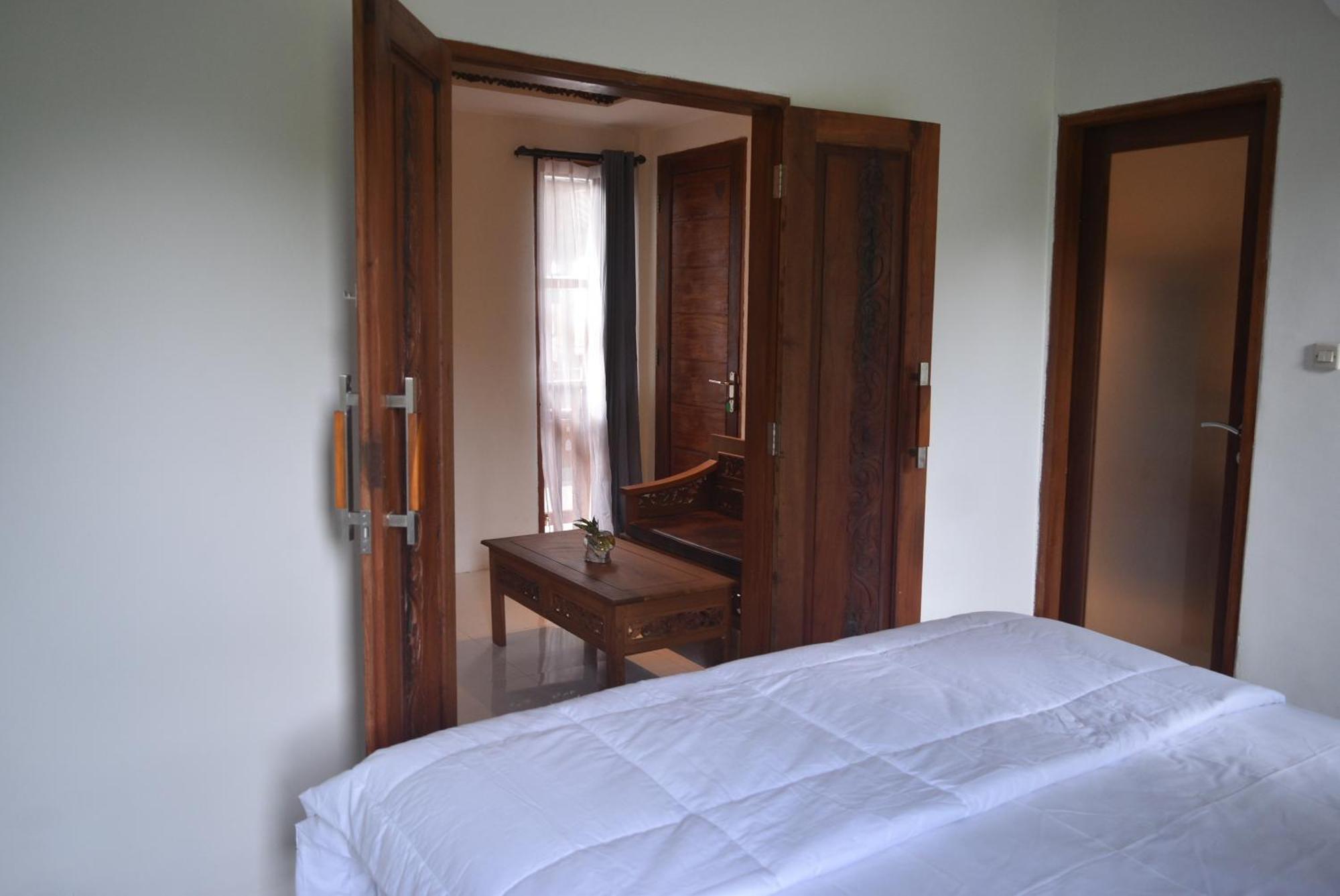 Ketut Joglo Guest House นูซาดูอา ภายนอก รูปภาพ