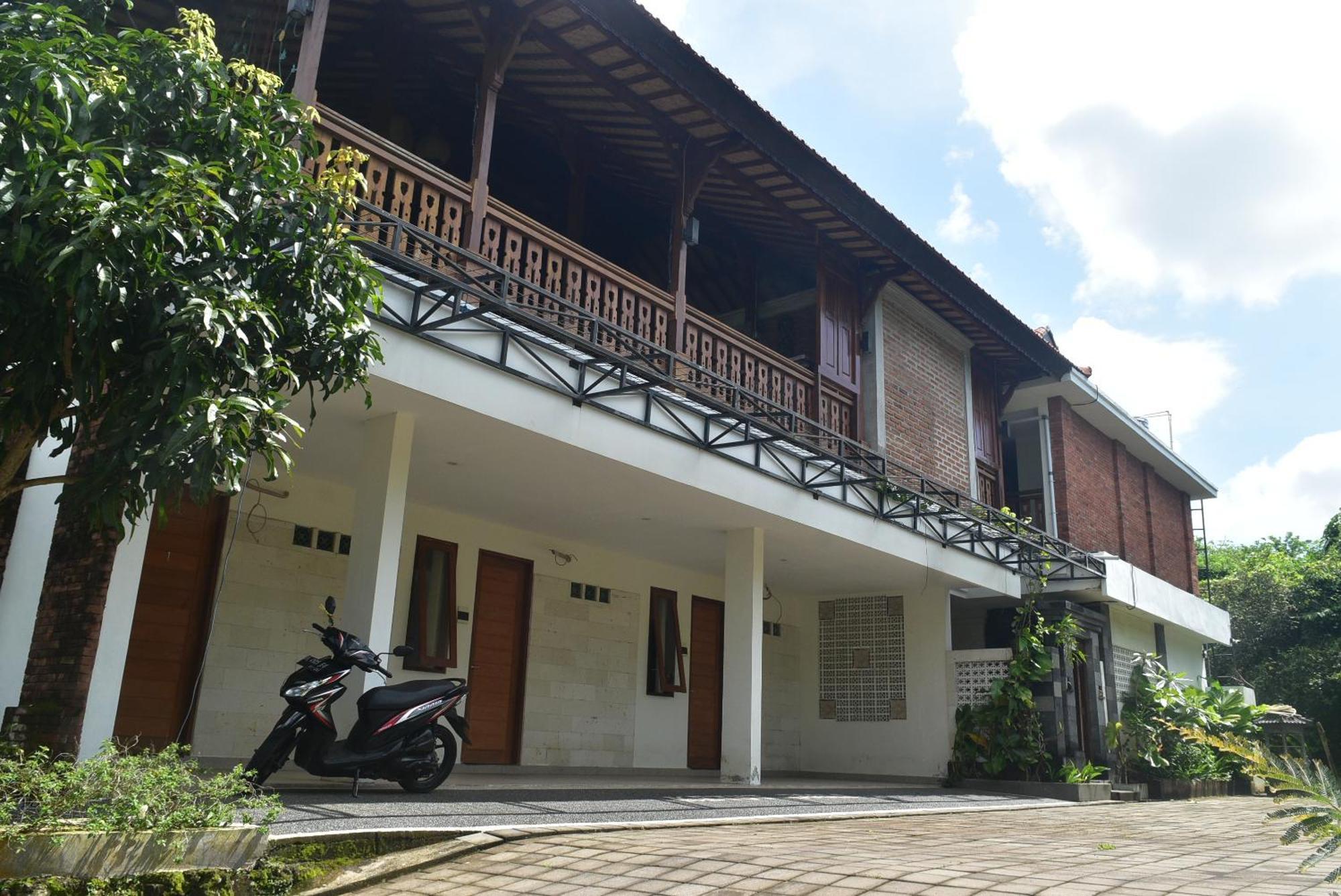 Ketut Joglo Guest House นูซาดูอา ภายนอก รูปภาพ