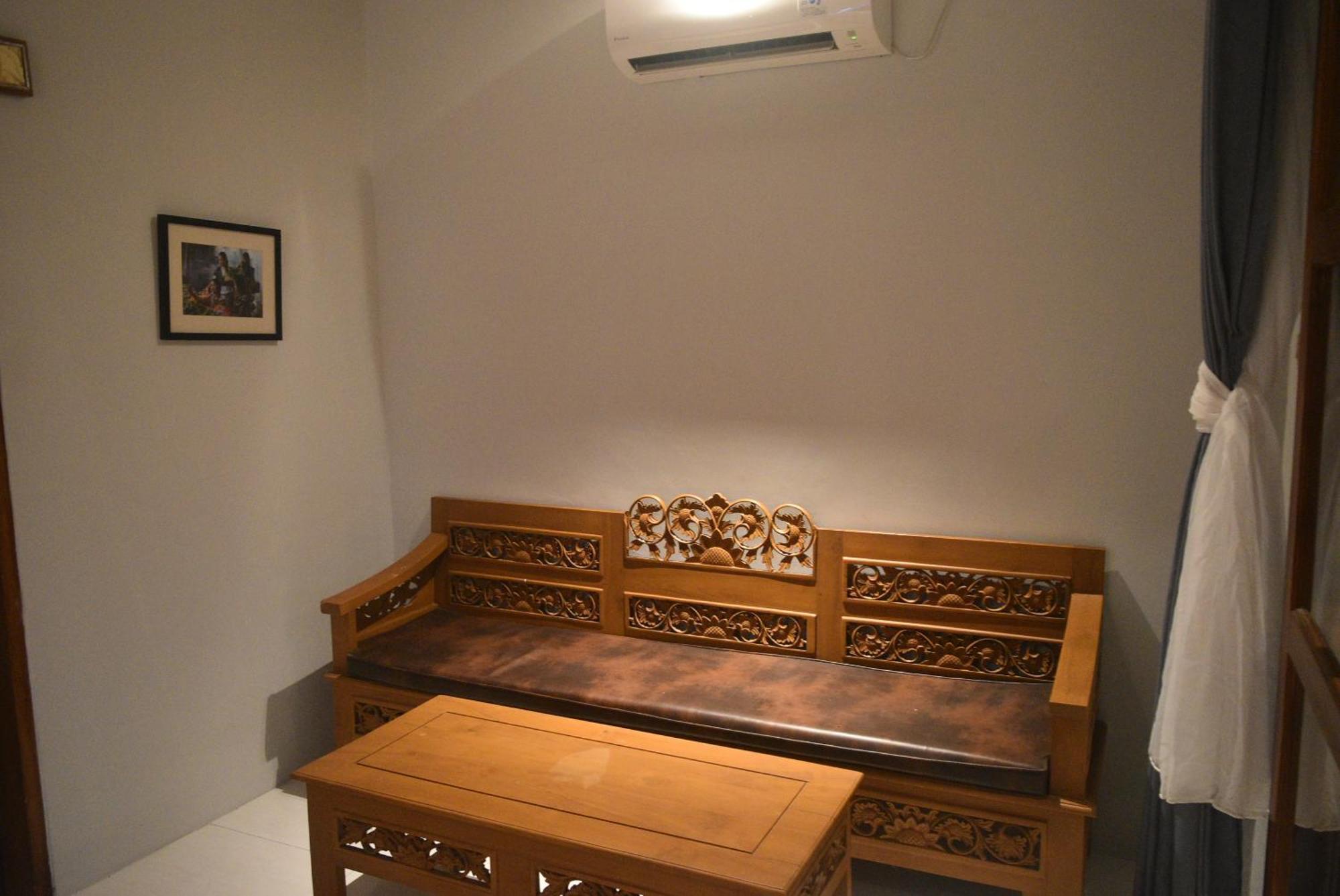 Ketut Joglo Guest House นูซาดูอา ภายนอก รูปภาพ